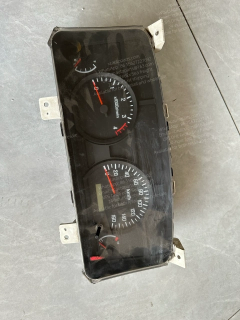 ISUZU ELF 700P TRUCK DASHBOARD 3820010-P301