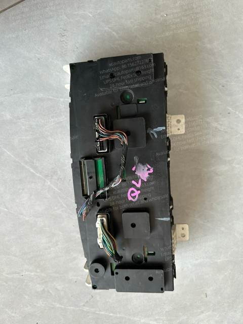 ISUZU ELF 700P TRUCK DASHBOARD 3820010-P301