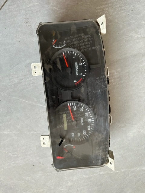 ISUZU ELF 700P TRUCK DASHBOARD 3820010-P301