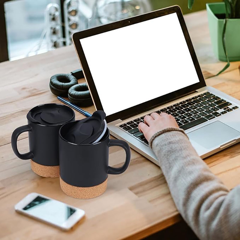 Coffee Mug with Lid and Cork Bottom