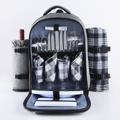 4 Person Picnic Insulated Bag With Tableware