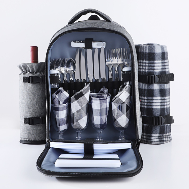 4 Person Picnic Insulated Bag With Tableware