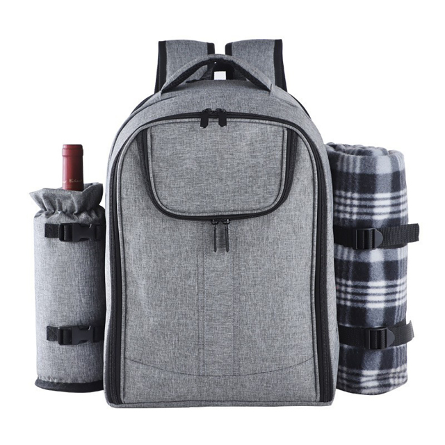 4 Person Picnic Insulated Bag With Tableware