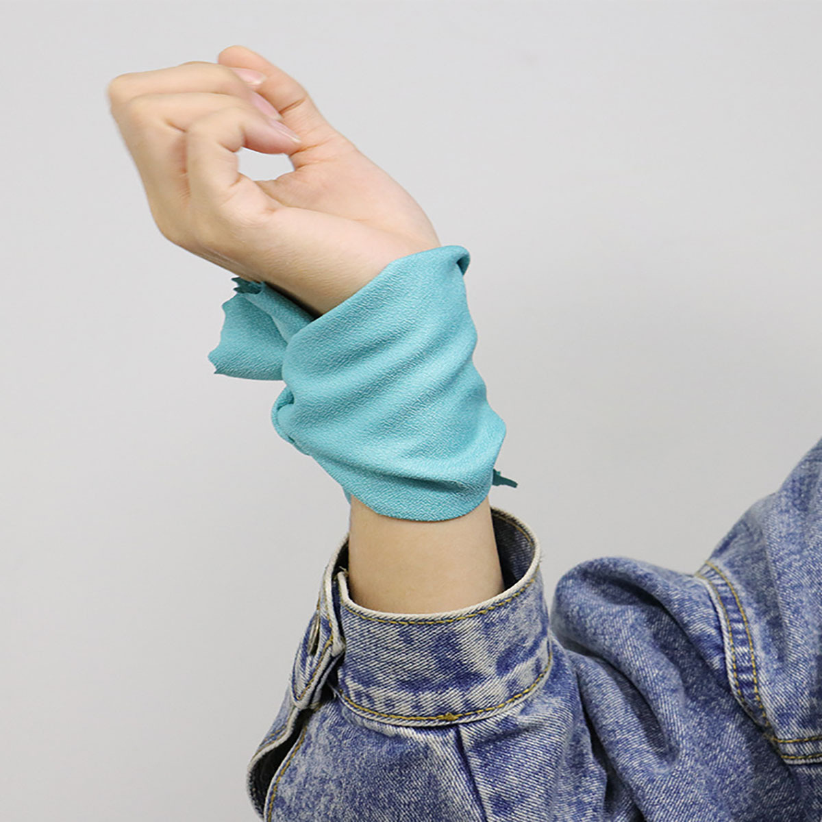 Portable Cooling Towel with Silicone Case