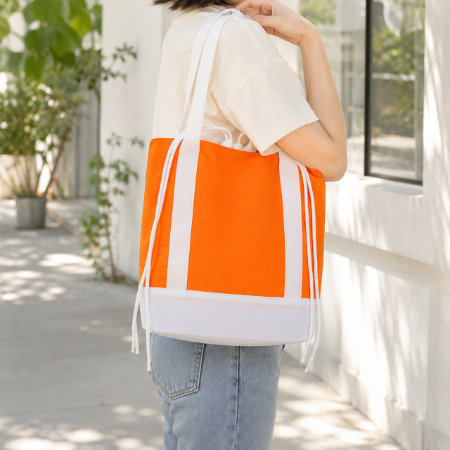 Insulated Lunch Bag With Color Block Design