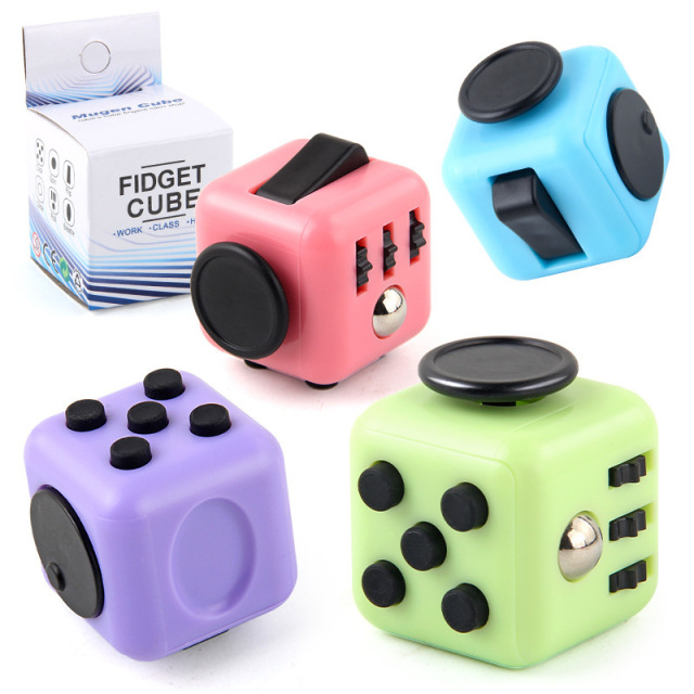 Magnetic Stress Relief Dice Cube