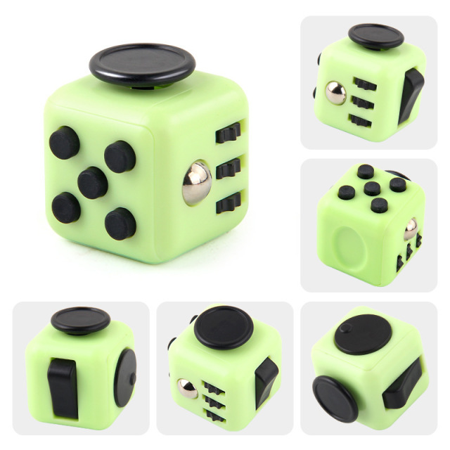 Magnetic Stress Relief Dice Cube