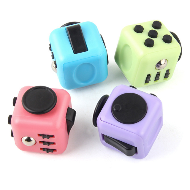 Magnetic Stress Relief Dice Cube