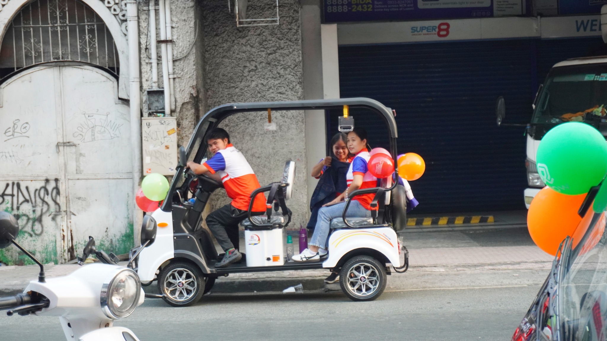 เราอยู่ห่างจาก "การลองใช้" ไปสู่ ​​"การชื่นชอบอย่างแท้จริง" มากแค่ไหน? — การสำรวจทัศนคติที่แท้จริงของคนรุ่นใหม่ชาวไทยที่มีต่อรถยนต์ไฟฟ้า
