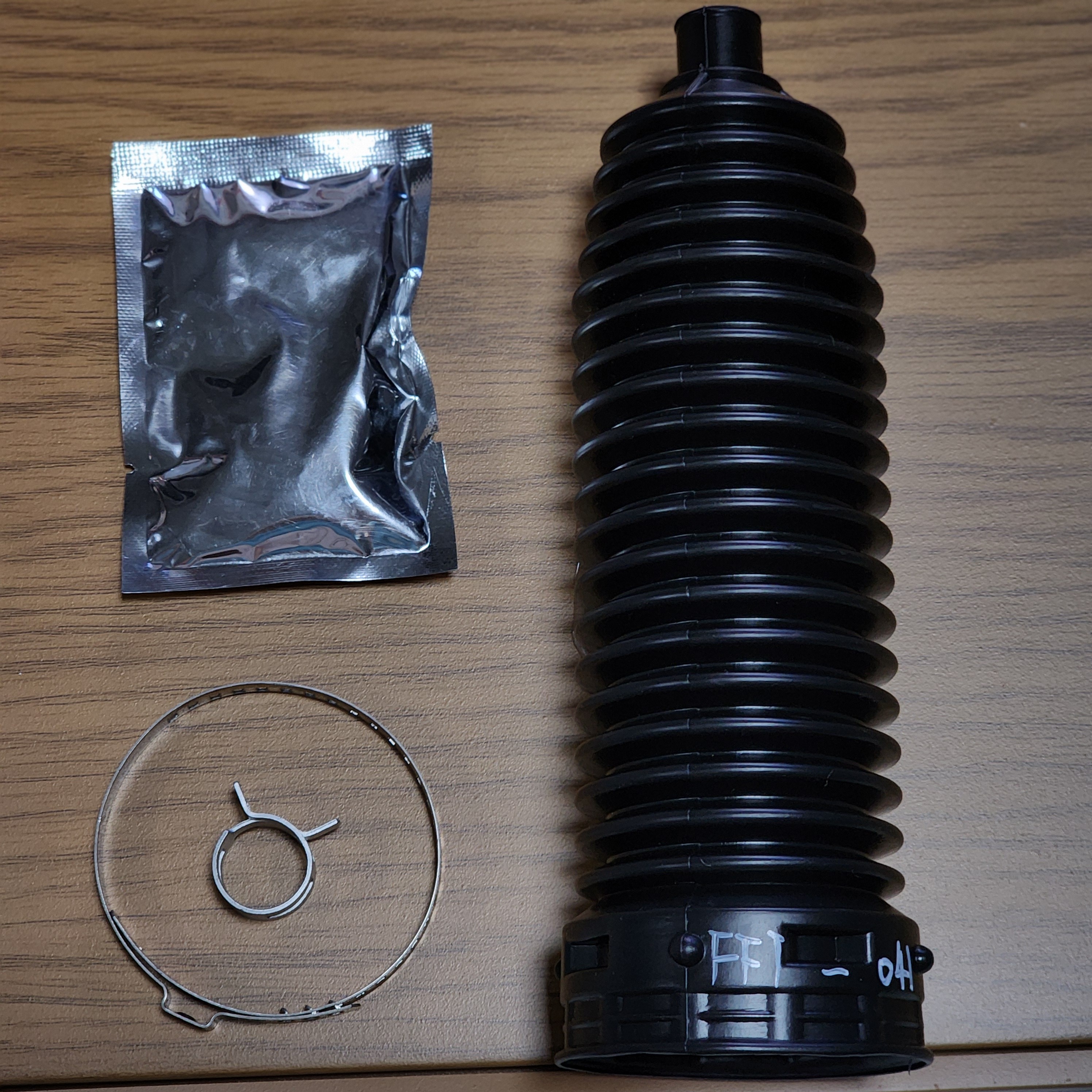 Steering gear dust cover