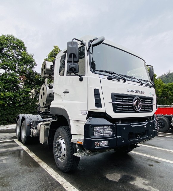 LNG tractor