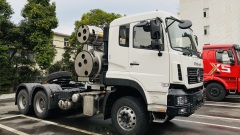 LNG tractor