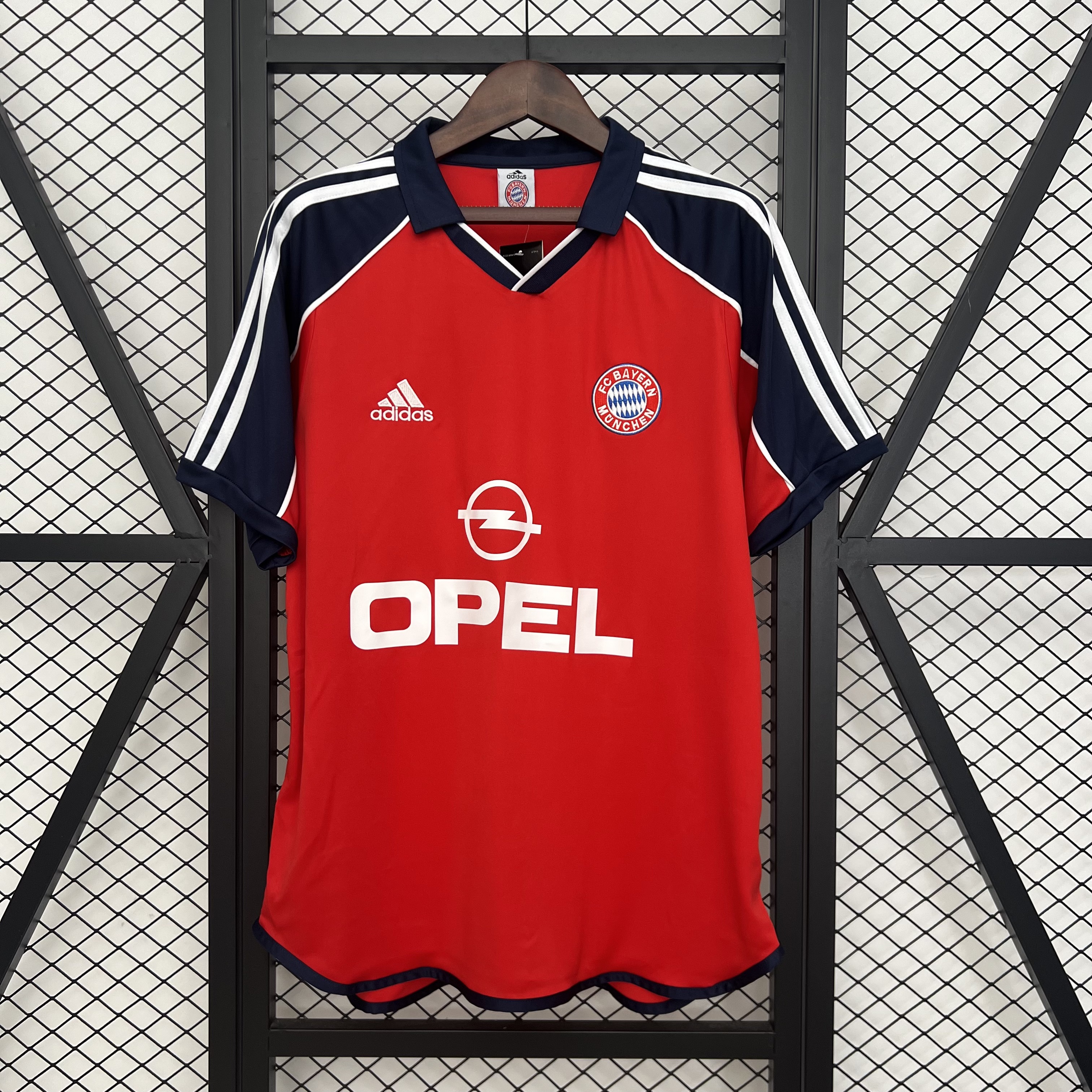 Bayern Munich Retro Jersey Home Soccer Shirt 2000-01 in Red