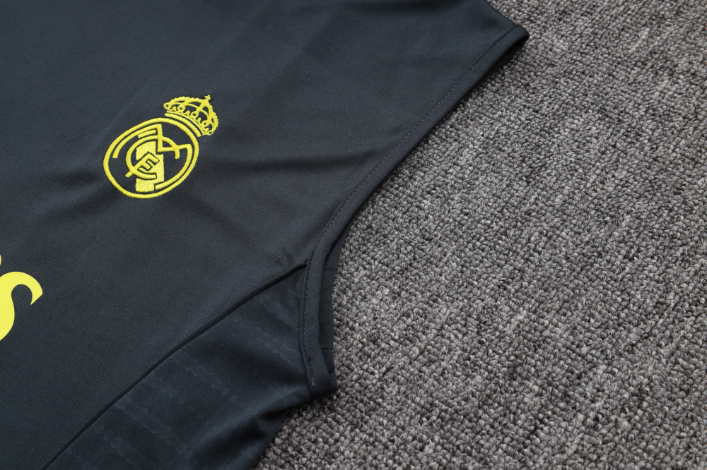 Real Madrid Sleeveless Training Kit Gray 2025/26