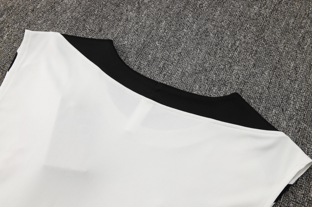 Liverpool Sleeveless Training Kit White 2025/26