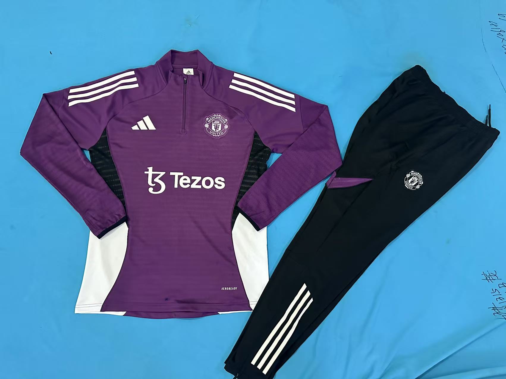 Manchester United Authentic Training Kit Sweatshirt & Pants Set 2025/26 - Player Version in Model Year: 2025/26 Country and