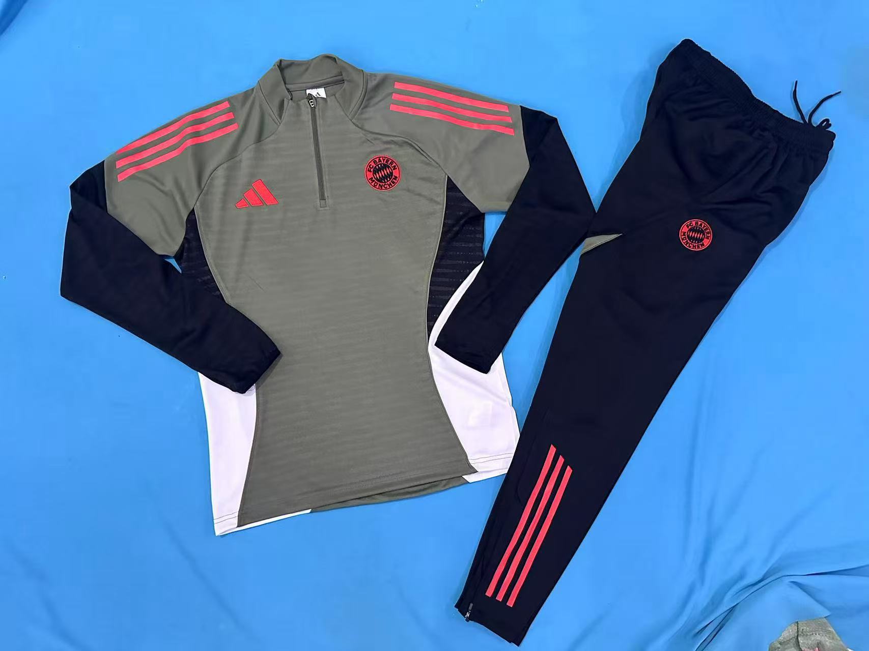 Bayern Munich Authentic Training Kit Sweatshirt & Pants Set 2025/26 - Player Version in Model Year: 2025-2026 Country and
