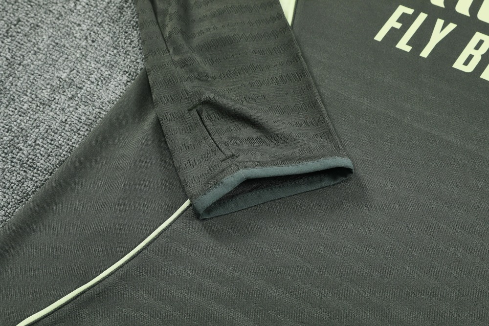 Real Madrid Authentic Training Kit (Sweatshirt+Pants) 2025/26 - Player Version