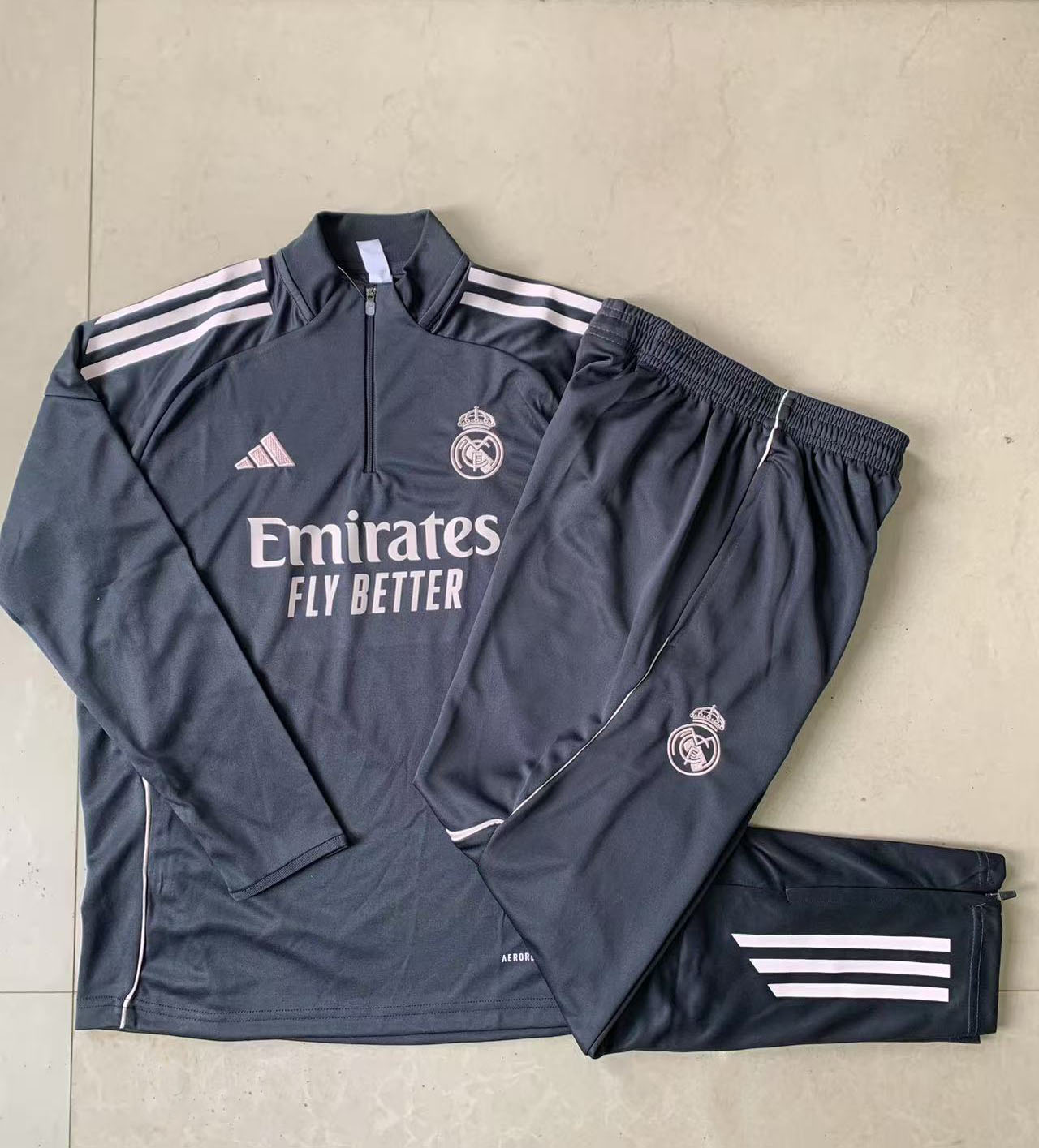 Kids Real Madrid Training Kit Sweatshirt & Pants Set Deep Grey 2025/26