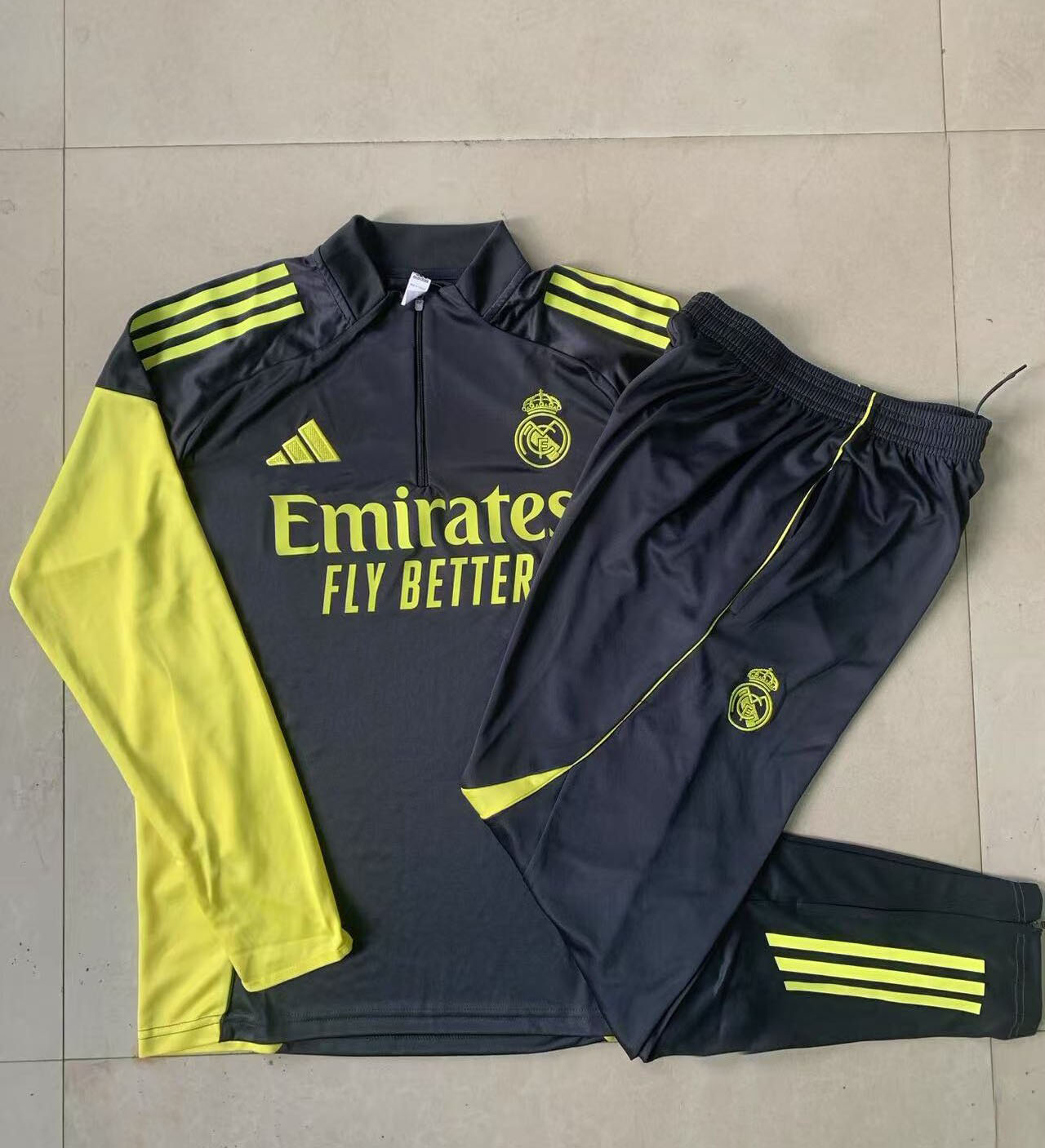 Kids Real Madrid Training Kit Sweatshirt & Pants Set Deep Grey 2025/26