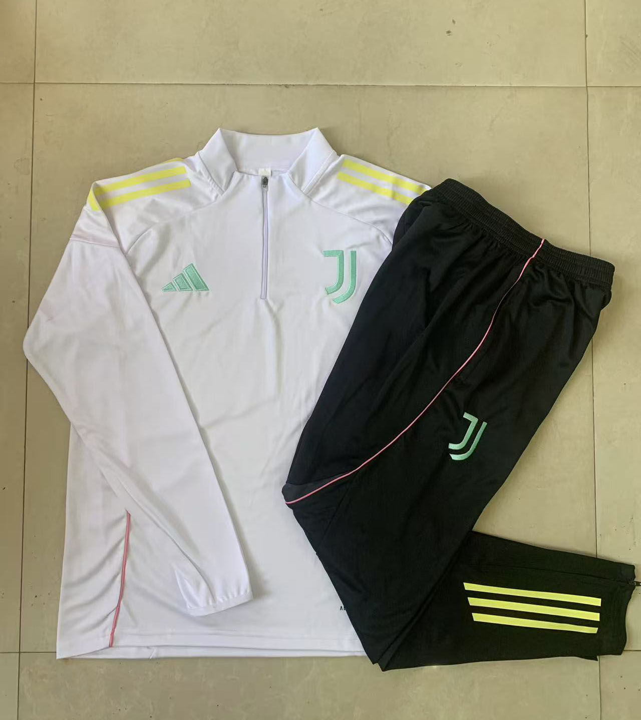 Kids Juventus Training Kit Sweatshirt & Pants Set White 2025/26