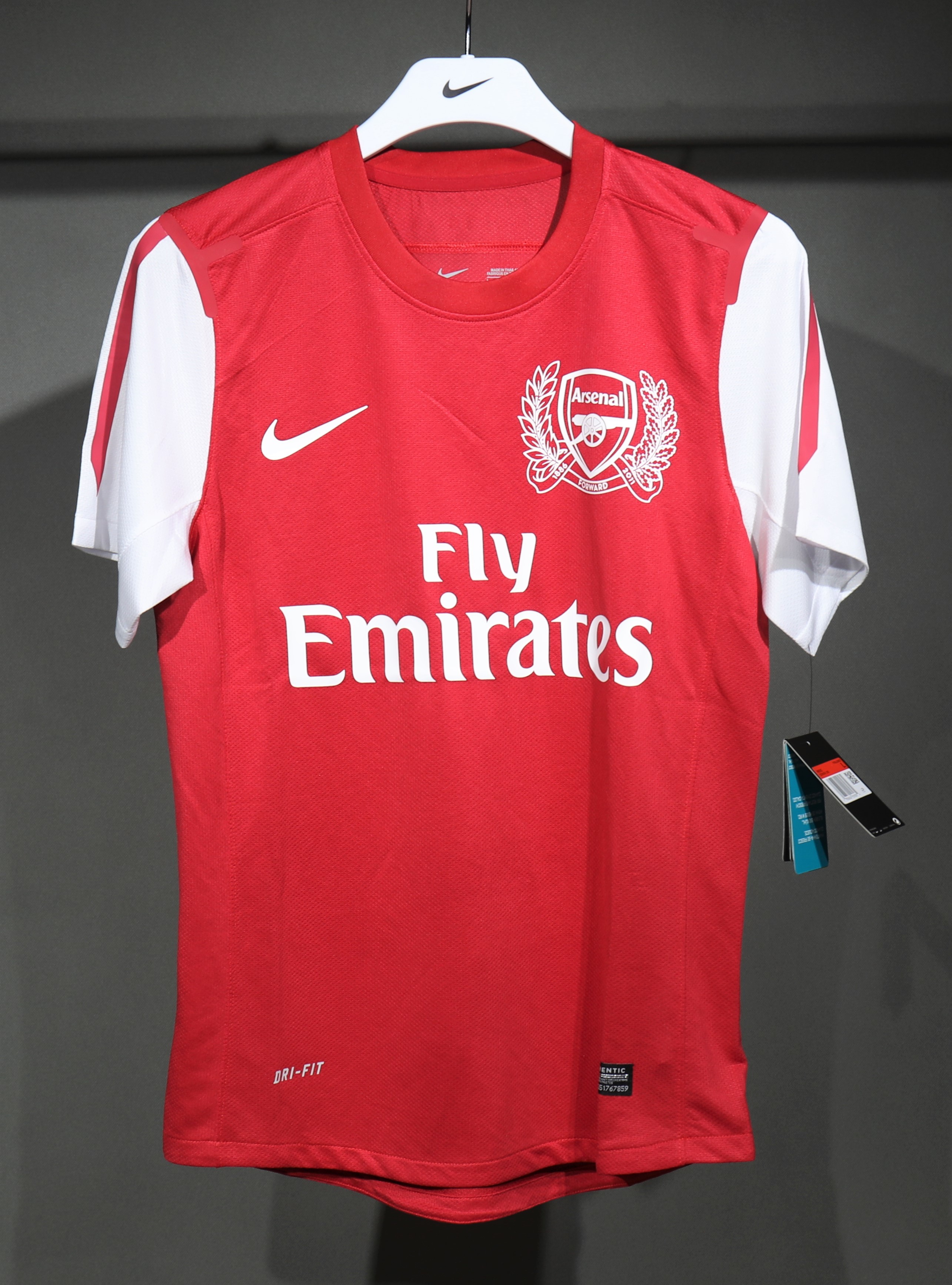 Arsenal Authentic Soccer Retro Jersey Home Shirt 2011-12 in Model Year: 2011-12country and League: England-Premier