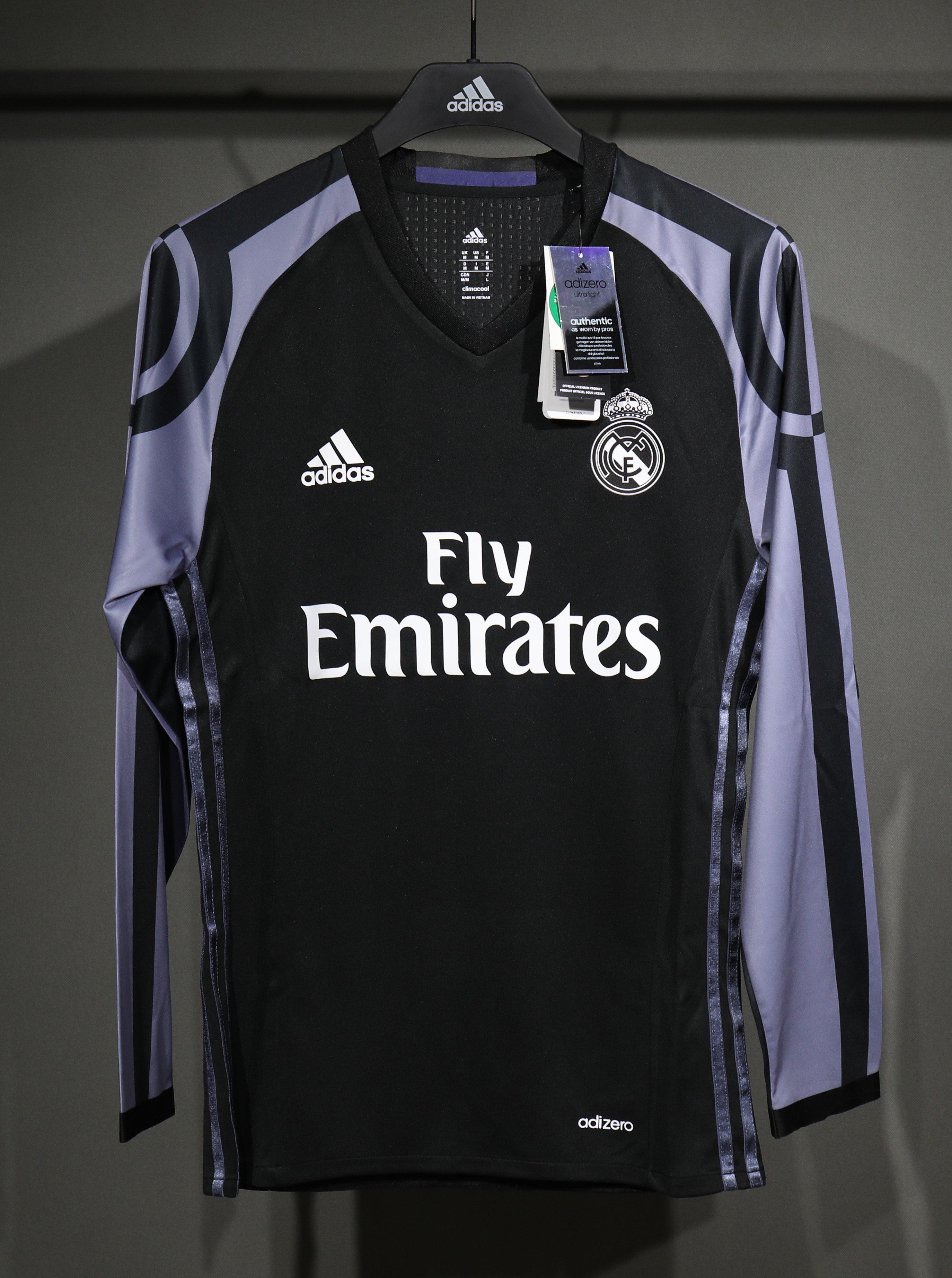 Real Madrid Authentic Retro Jersey Third Away Long Sleeve Soccer Shirt 2016/17 in Black