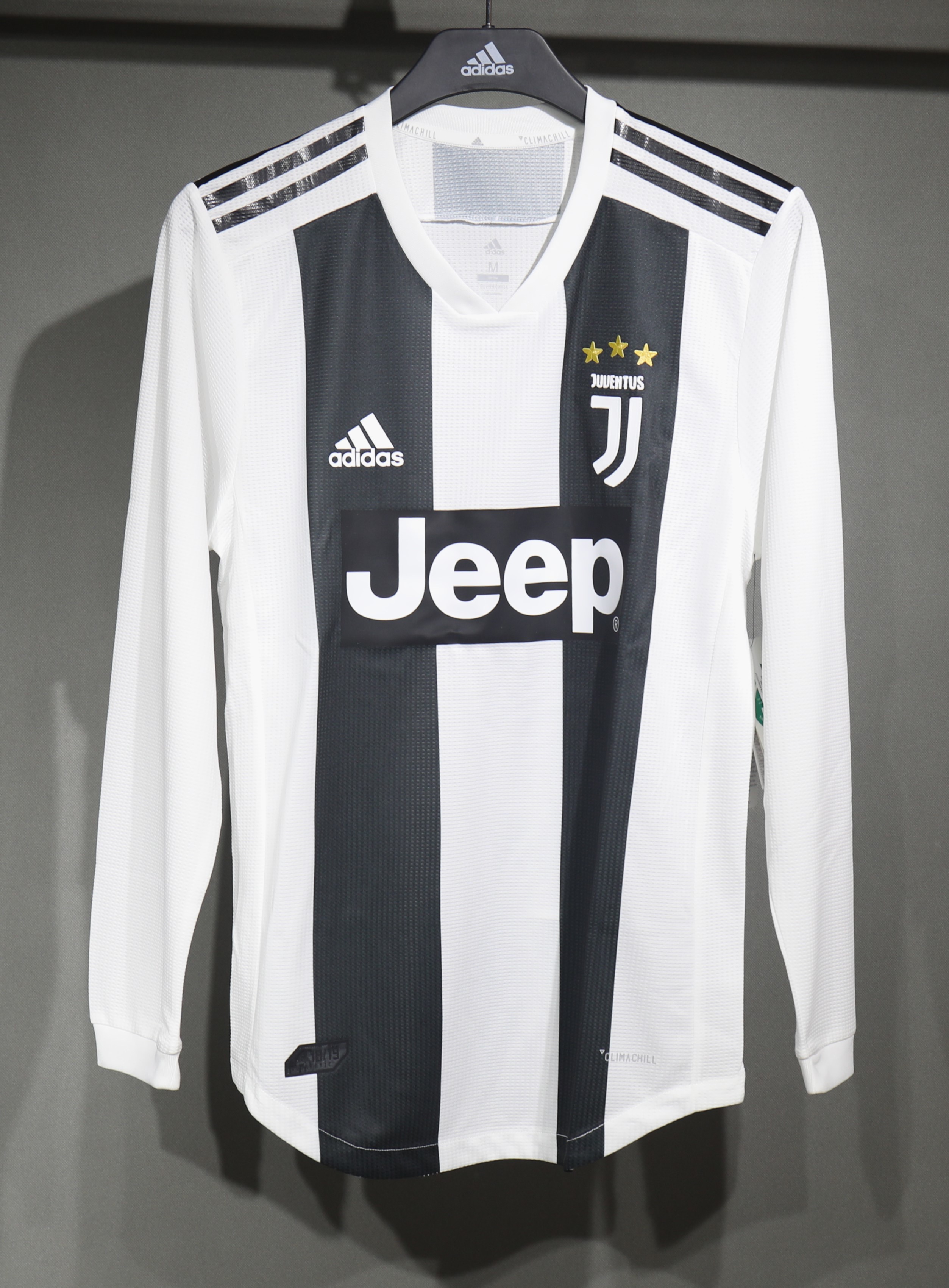 Juventus Retro Authentic Soccer Jersey Home Long Sleeve Shirt 2018-19 in Black&White