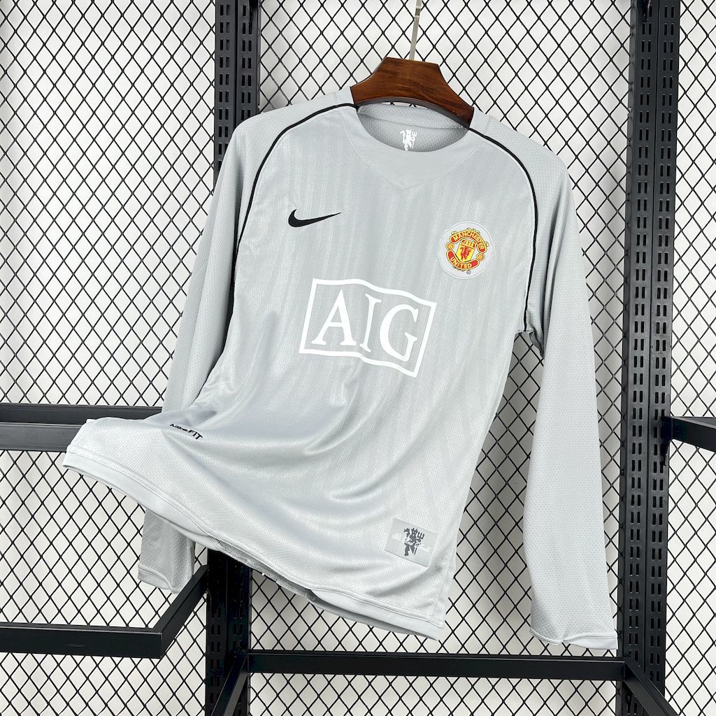 Manchester United Retro Goalkeeper Long Sleeve Football Jersey Shirt 2007/08 in Model Year: 2007/08 Country and League: