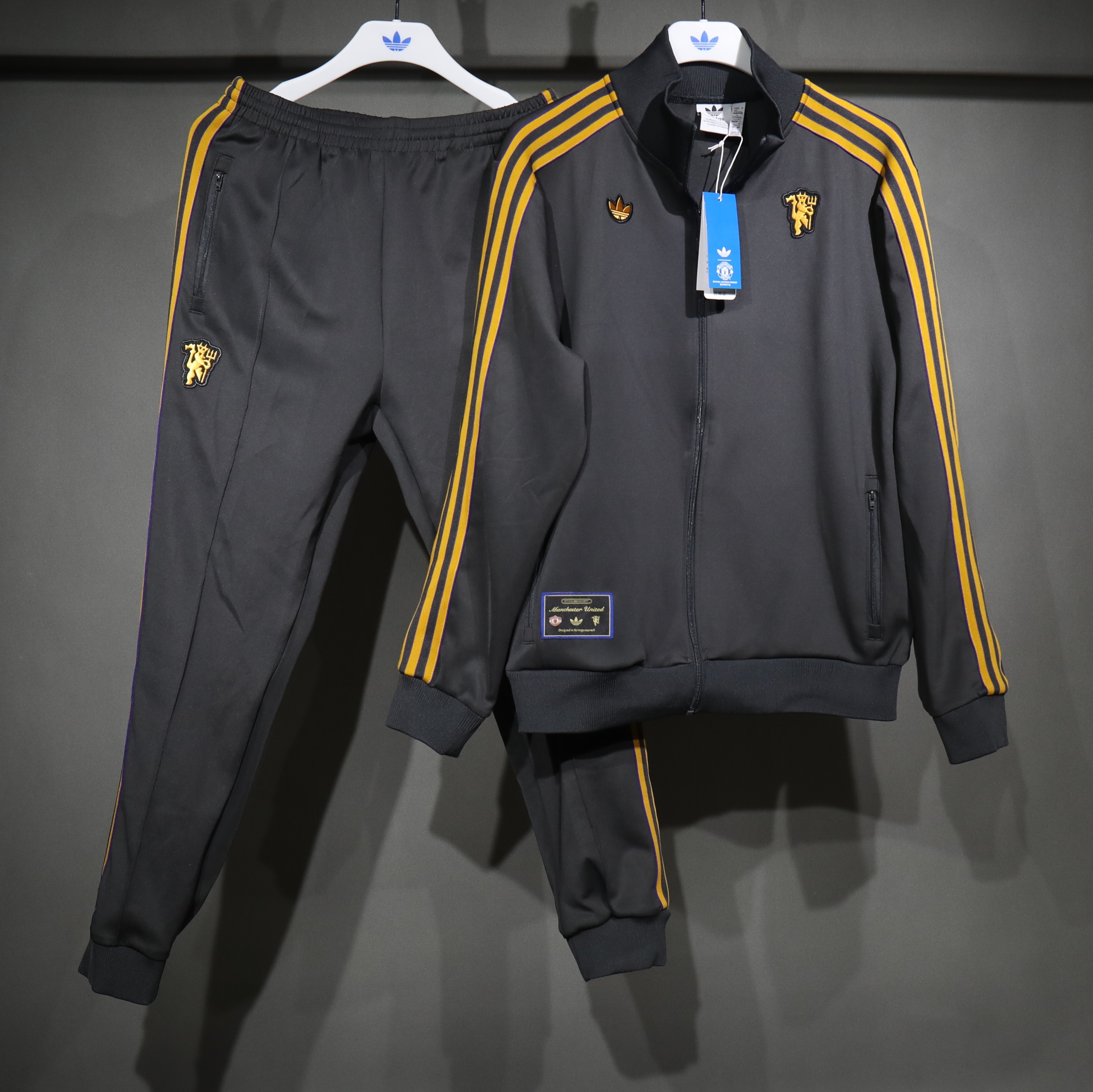 Manchester United Training Kit (Jacket+Pants) 2025/26 in Model Year: 2025/26 Country and League: England-Premier