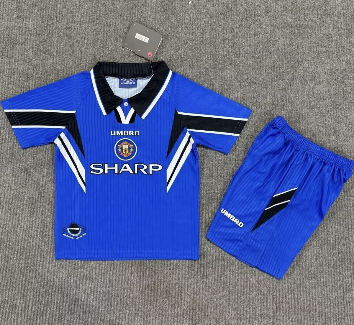 Manchester United Retro Football Jersey Third Away Kids Jersey & Shorts Kit 1996/98 in Blue