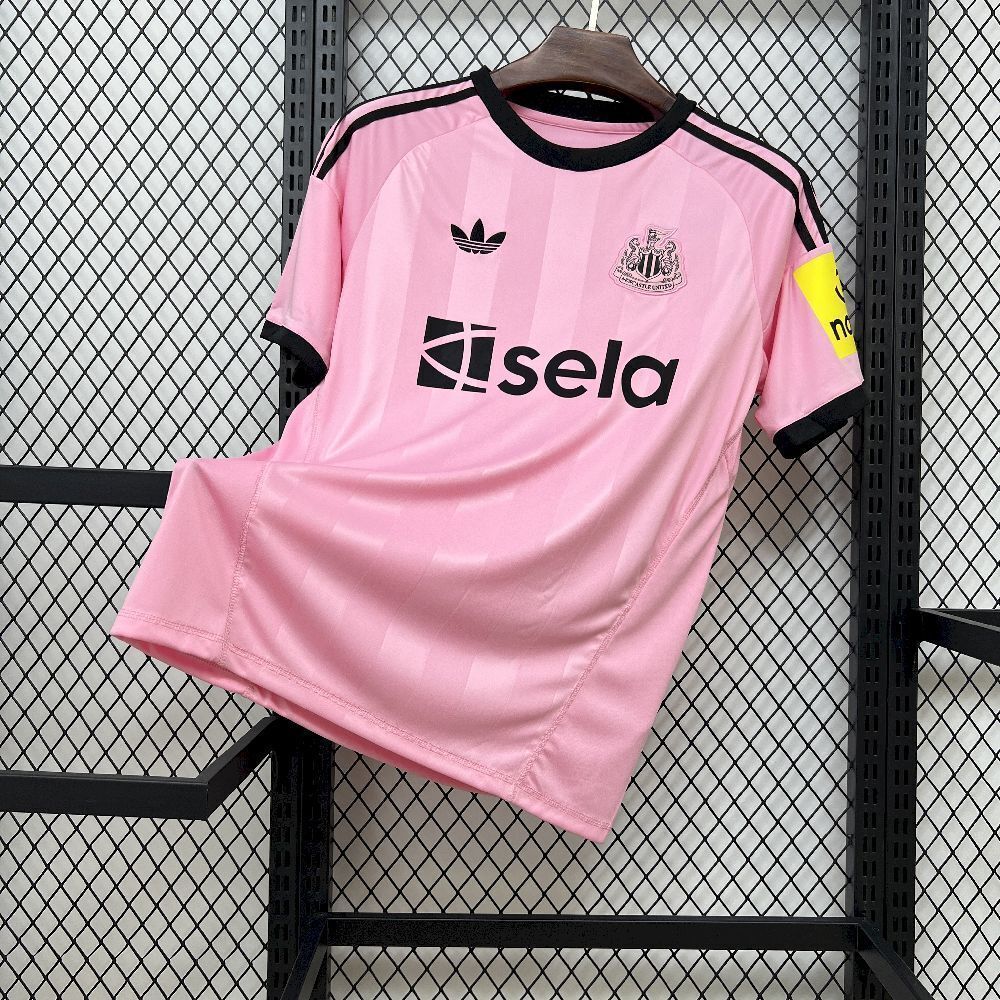 Newcastle United Football Jersey Goalkeeper Custom Shirt 2025/26 in Pink