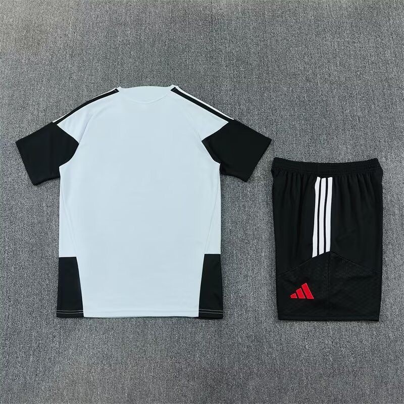 Liverpool Training Jersey Kit Off-White 2026/27