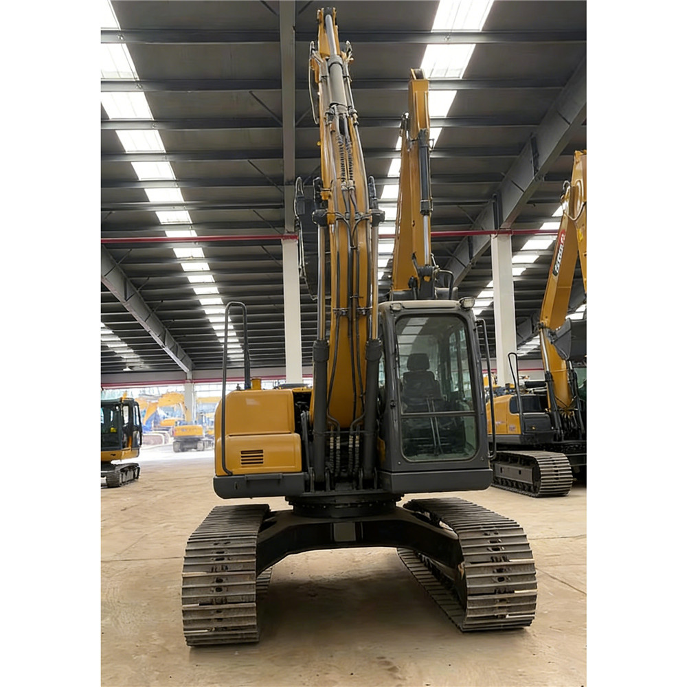Excavator XE135B