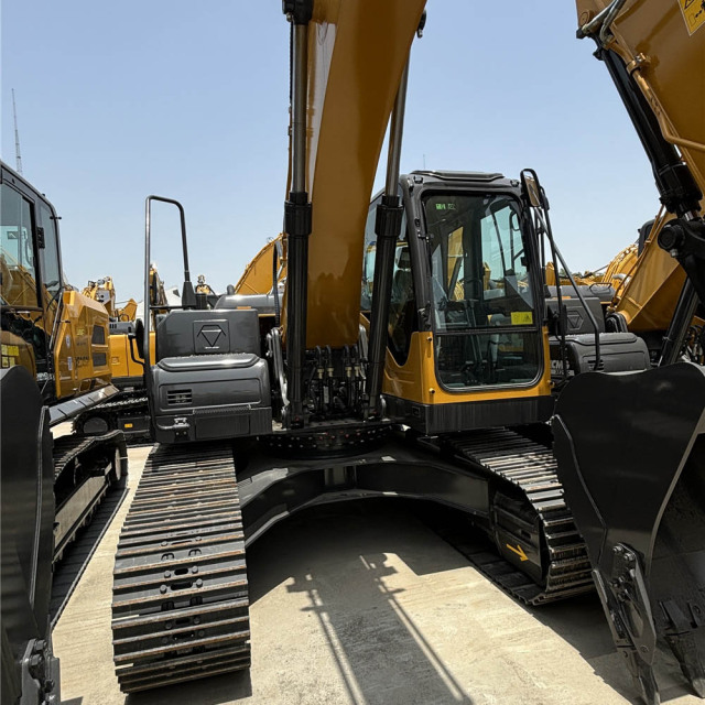 Excavator XE215C