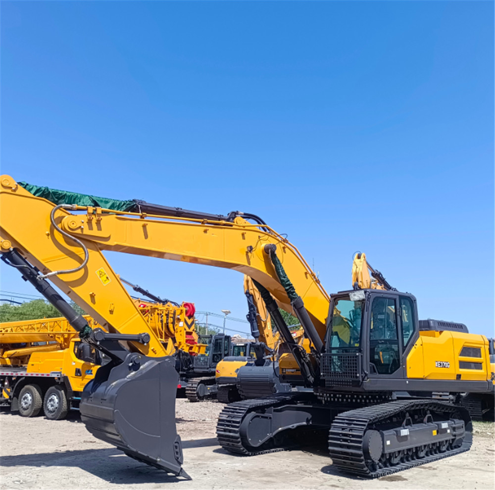 Excavator XE370CA