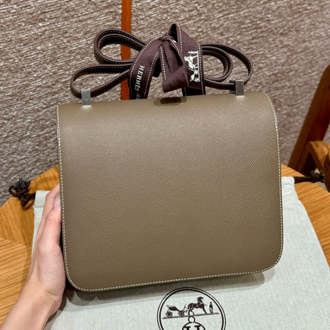 Hermes Constance Dimensioni: 24*14*5cm