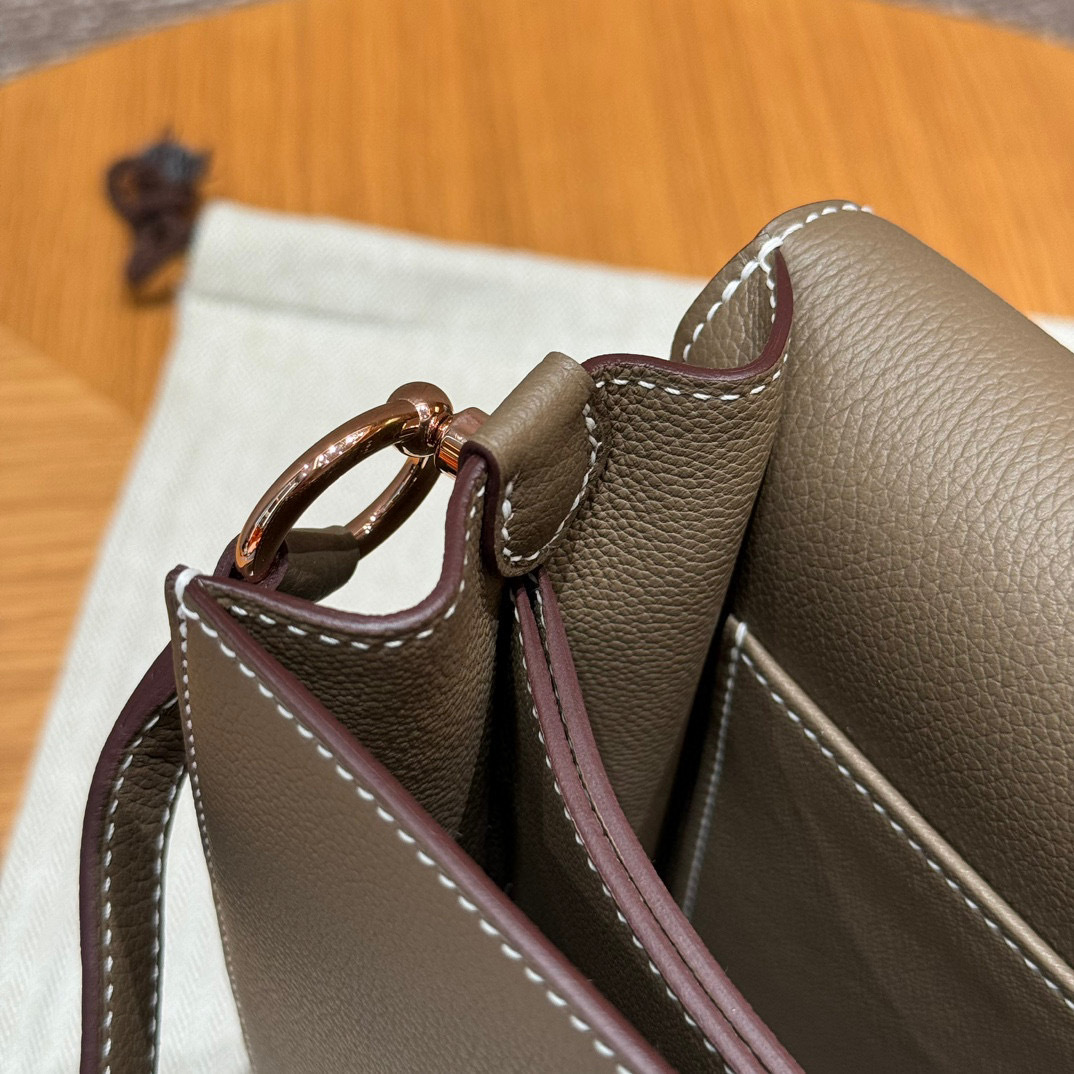 Hermes Roulis Größe: 23 * 18 * 7 cm