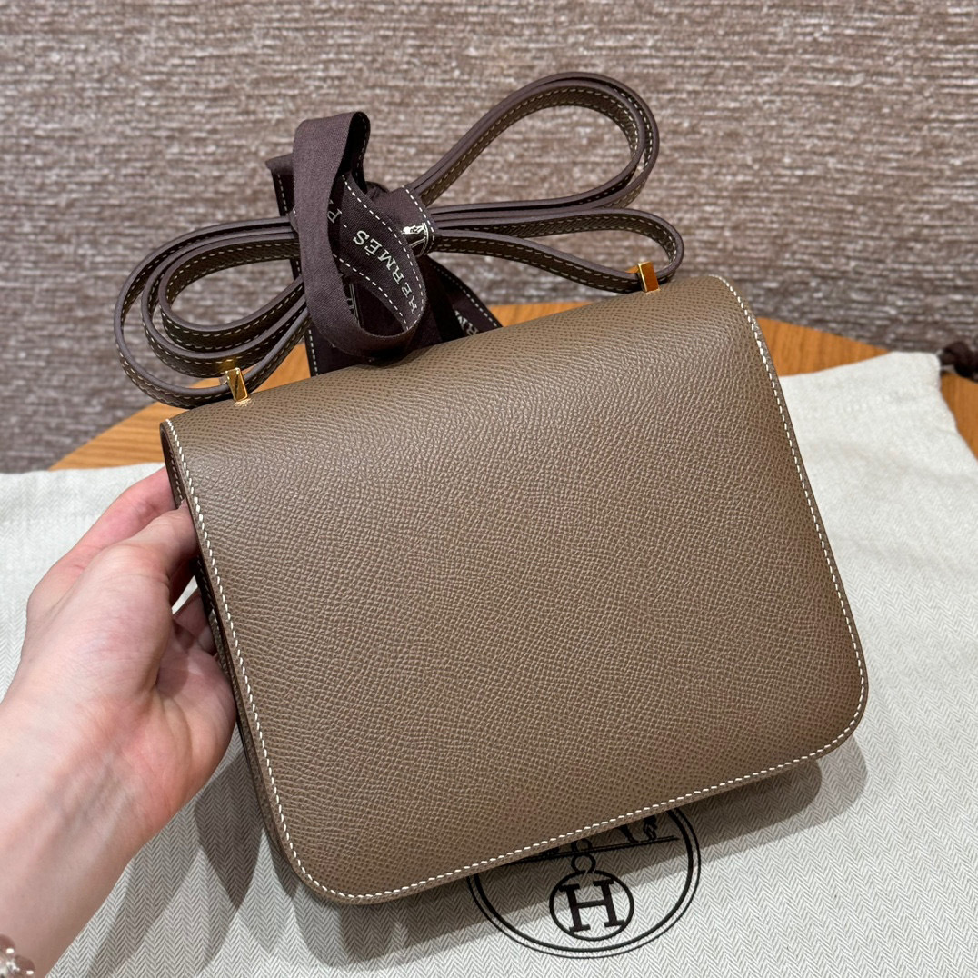 Hermes Constance Dimensioni: 19*15*4cm