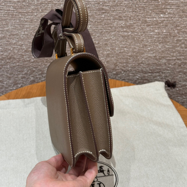 Hermes Constance Dimensioni: 19*15*4cm