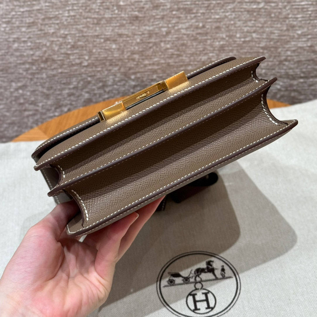 Hermes Constance Dimensioni: 19*15*4cm