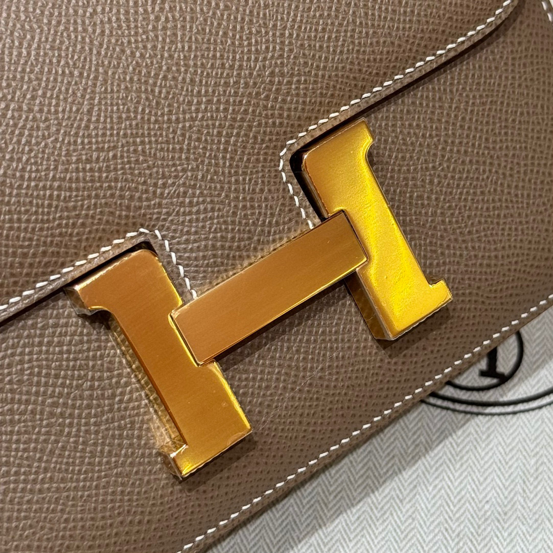 Hermes Constance Dimensioni: 19*15*4cm