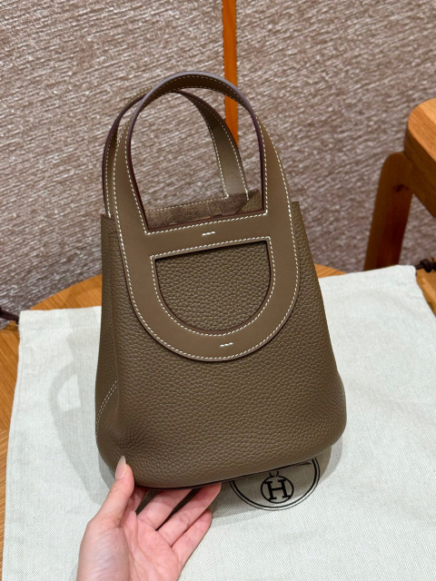 Hermes nel loop Dimensioni: 18*19.5*12cm