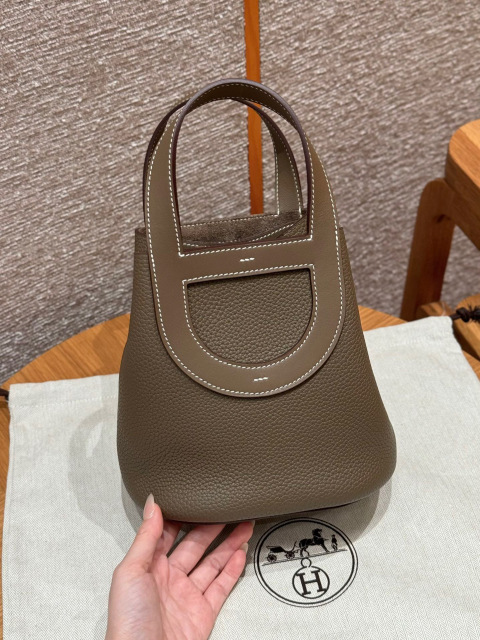 Hermes nel loop Dimensioni: 18*19.5*12cm