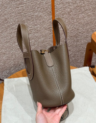 Hermes nel loop Dimensioni: 18*19.5*12cm