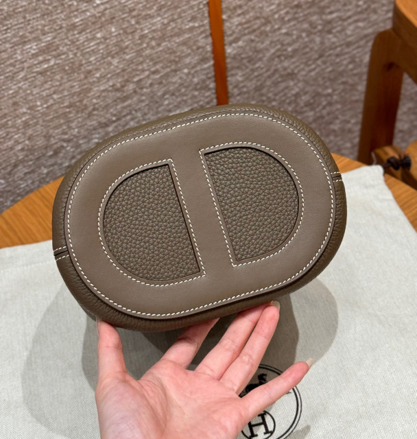 Hermes nel loop Dimensioni: 18*19.5*12cm