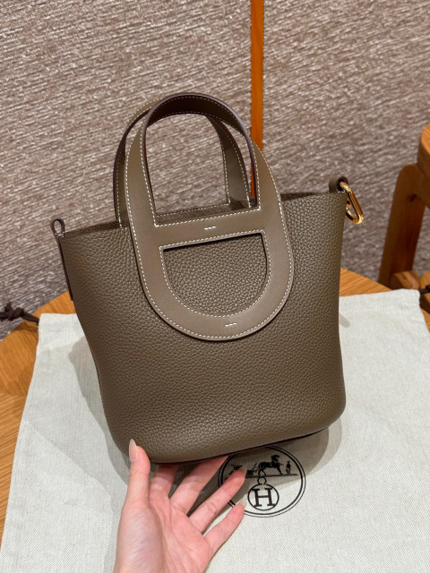 Hermes nel loop Dimensioni: 18*19.5*12cm