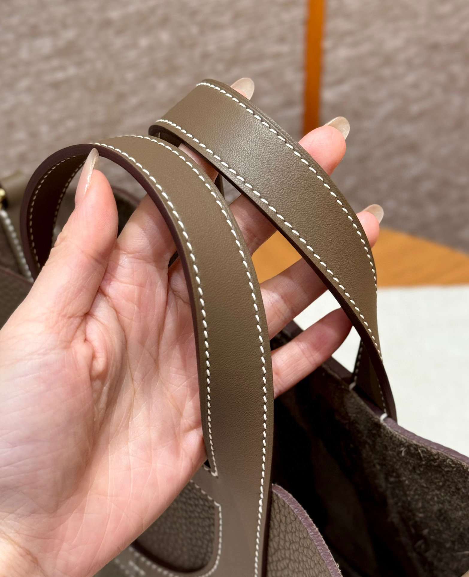 Hermes nel loop Dimensioni: 18*19.5*12cm