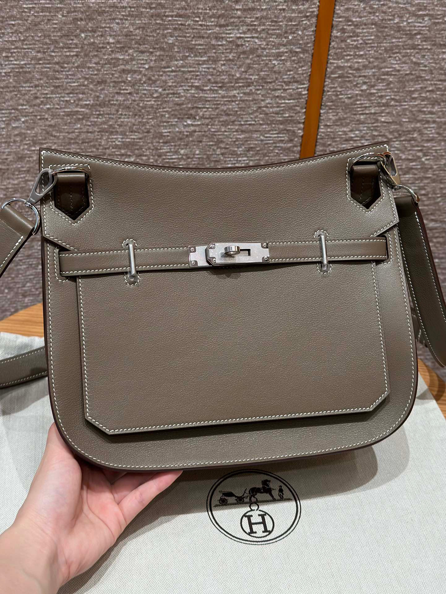Hermes Jypsiere Dimensioni: 28*23,5*12,5 cm