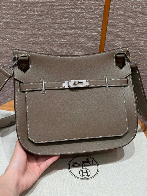 Hermes Jypsiere Dimensioni: 28*23,5*12,5 cm